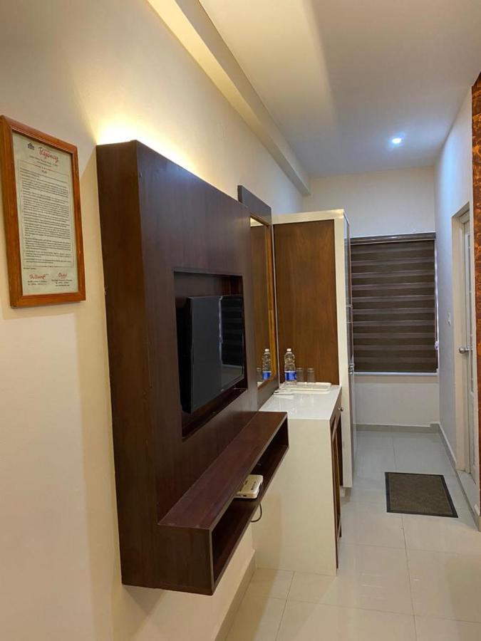 Issacs Regency Hotel Sultan Bathery Exterior foto