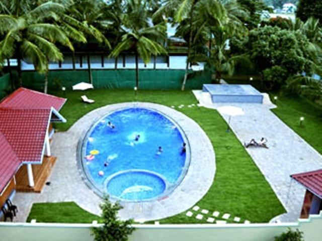 Issacs Regency Hotel Sultan Bathery Exterior foto