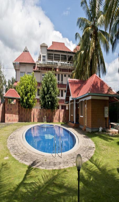 Issacs Regency Hotel Sultan Bathery Exterior foto